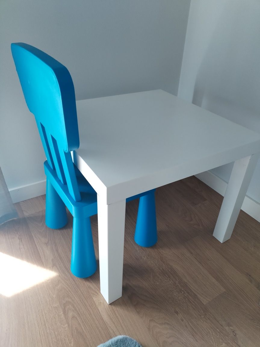 Mesa e cadeira Ikea
