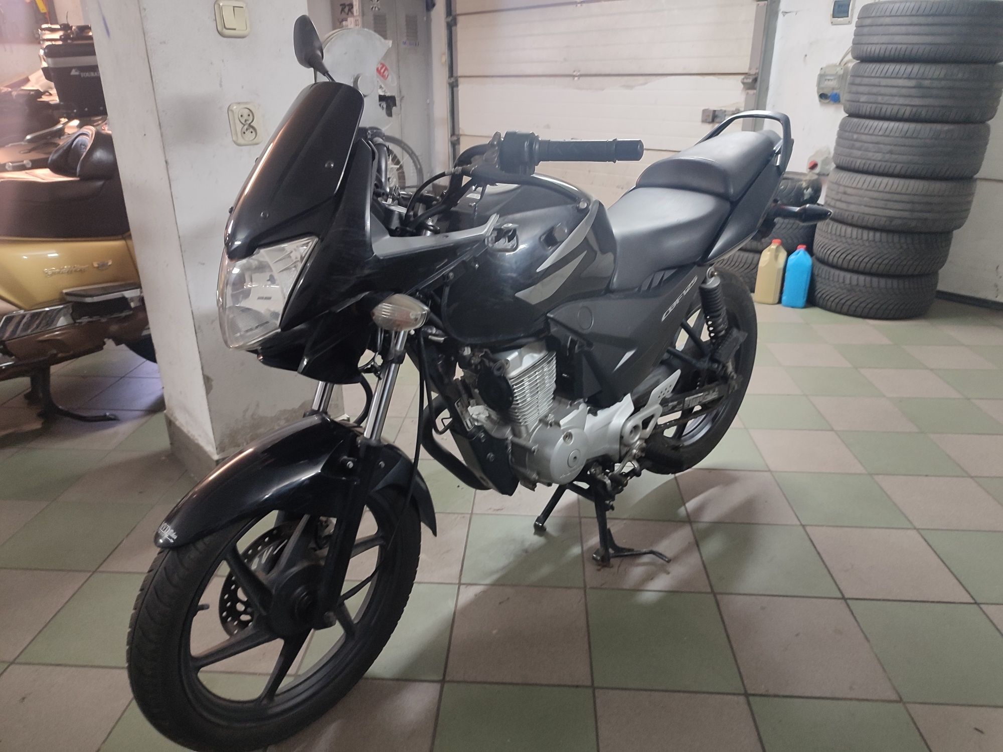 Honda cbf 125, na kategorie B.