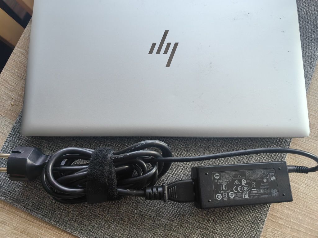 HP EliteBook 830 G8