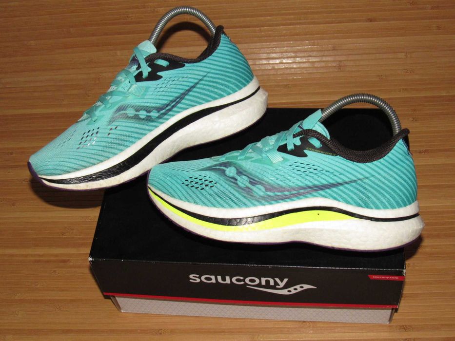 Карбонові кросівки Saucony Endorphin Pro 2; EUR-40