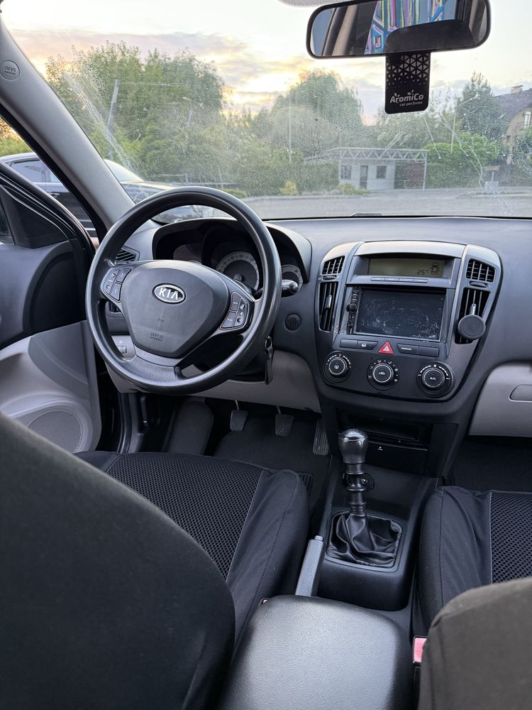 Автомобіль Kia ceed
