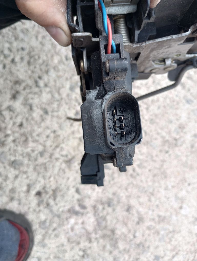 Audi a4b6 a4 b6 zamek prawy przód 7 pinów