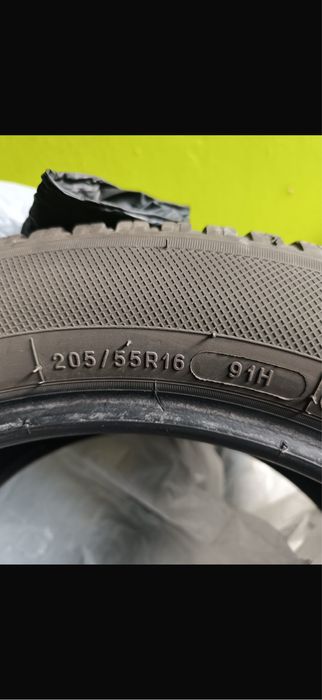 Opony wielosezonowe w dobrym stanie