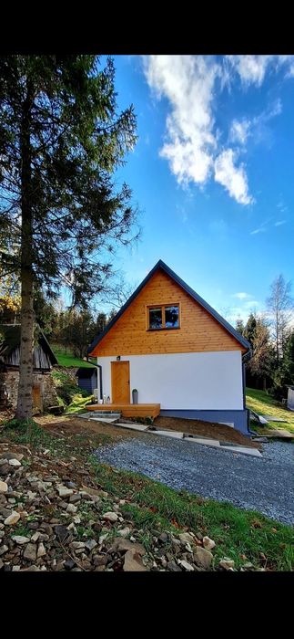 Na sprzedaż urokliwie położony dom jednorodzinny.