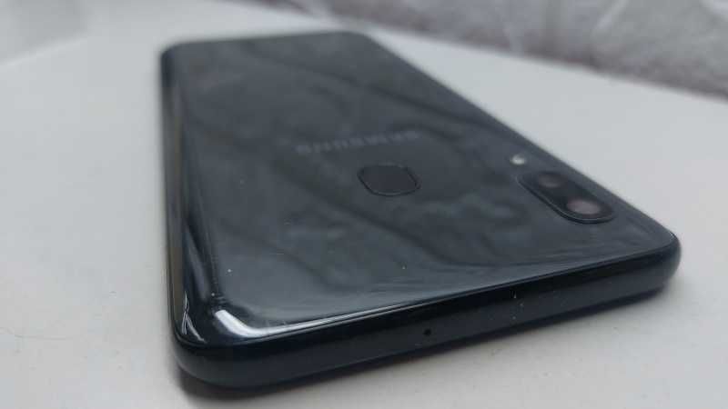 Смартфон Samsung Galaxy A20 (A205F) 3/32GB Б/В
