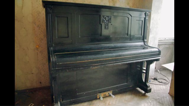August Furster антикварне піаніно