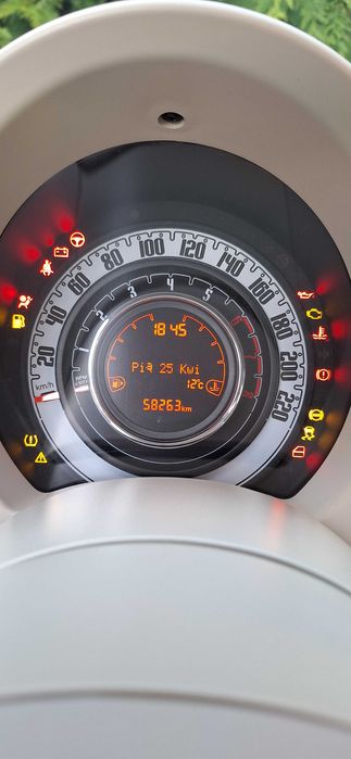 Fiat500, rok2015,niski przebieg 58263 km z oponami zima-lato