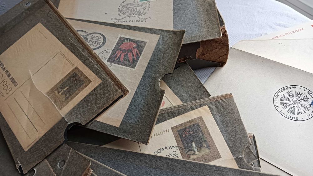 Stary klaser z pocztówkami + koperty+ znaczki . ZFP. Ruch Warszawa