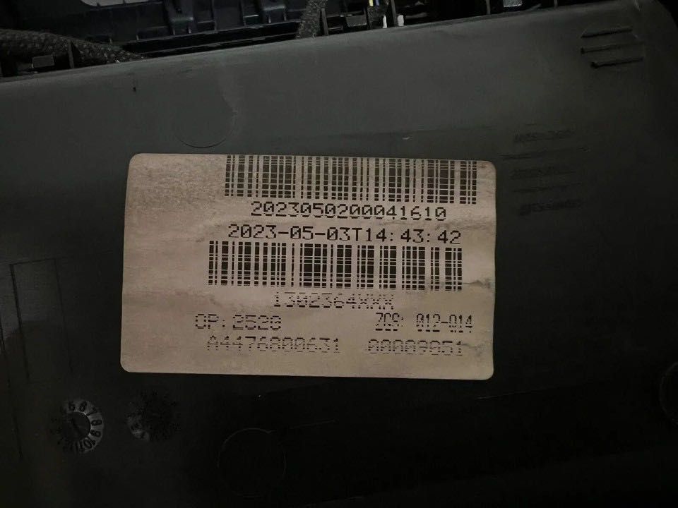 Schowek dolny Mercedes klasa V W447 tunel środkowy 12 V