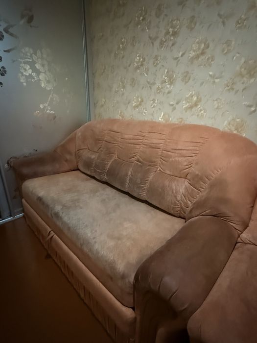 Продам диван та два крісла