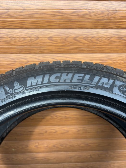 235/45/19 Michelin 4 opony zimowe 7.18mm