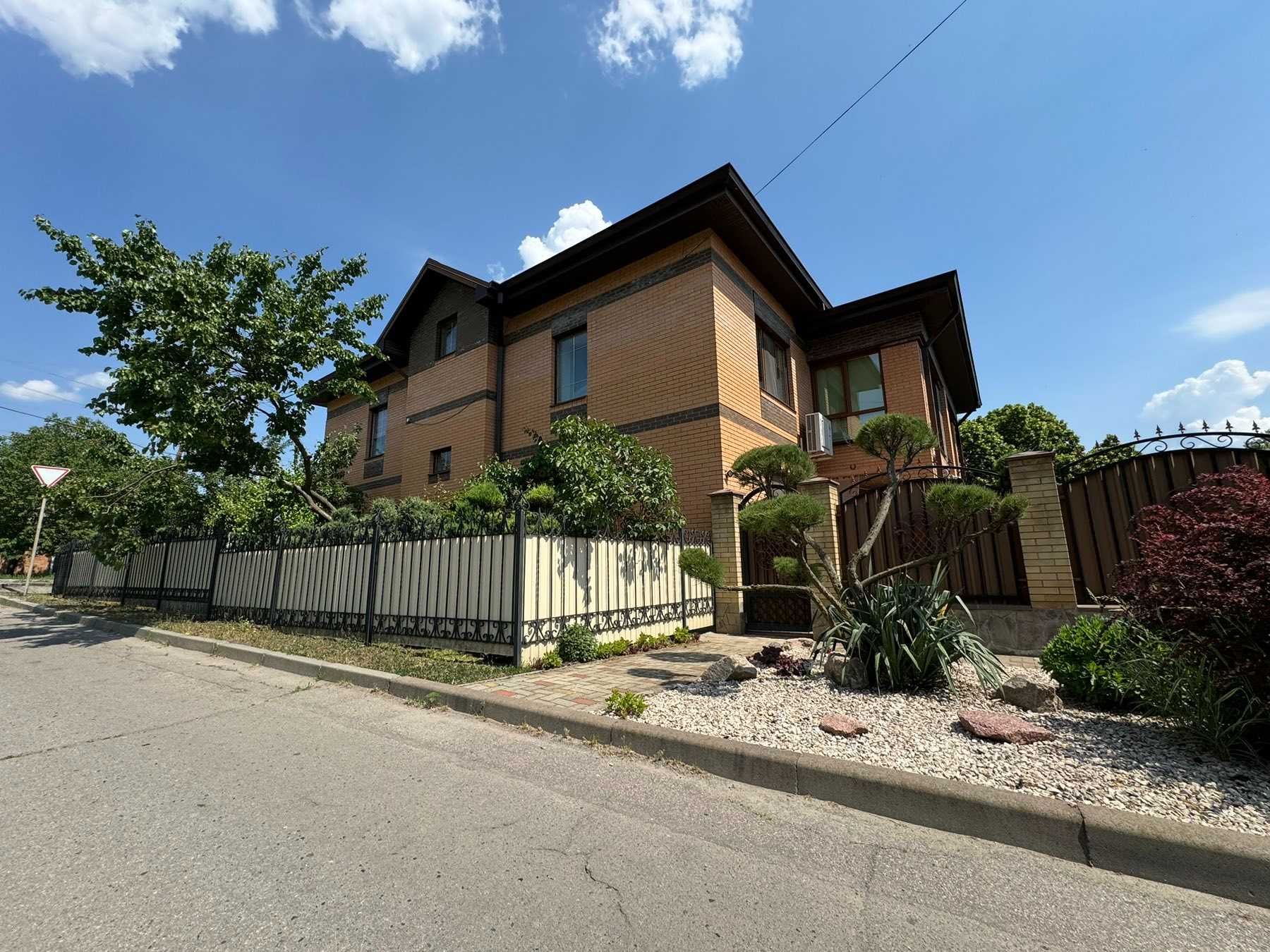 Цегляний будинок, центральна частина Полтави, 400 м², євроремонт
