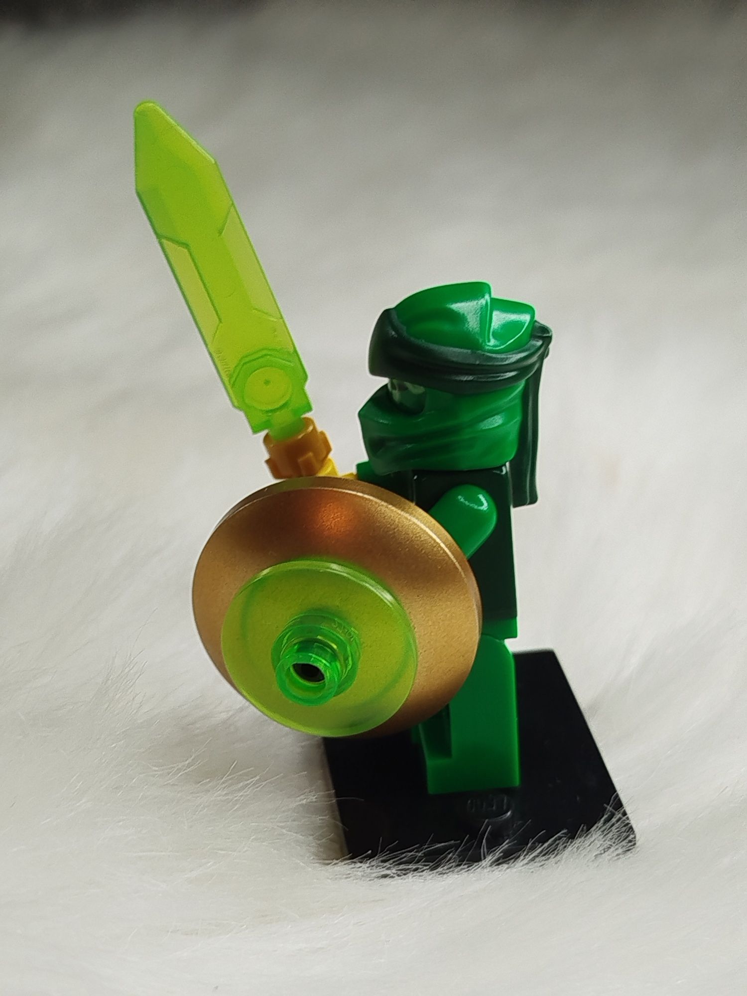 Figurka lego ninjago Lloyd z broniami