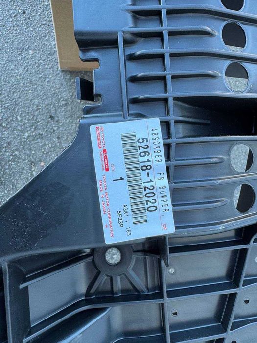 Toyota 52618-12020 нижній захист бампера /Абсорбер бампера передній