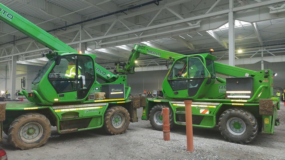 wynajem ładowarek teleskopowych Merlo JCB ładowarki obrotowe Manitou R