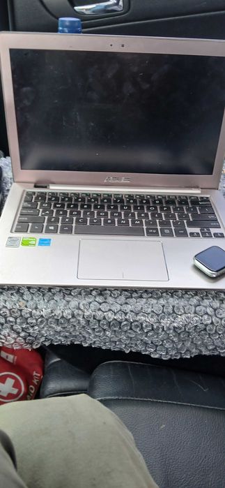 Sprzedam zestaw starych telefonów komórkowych, smartwatcha oraz laptop