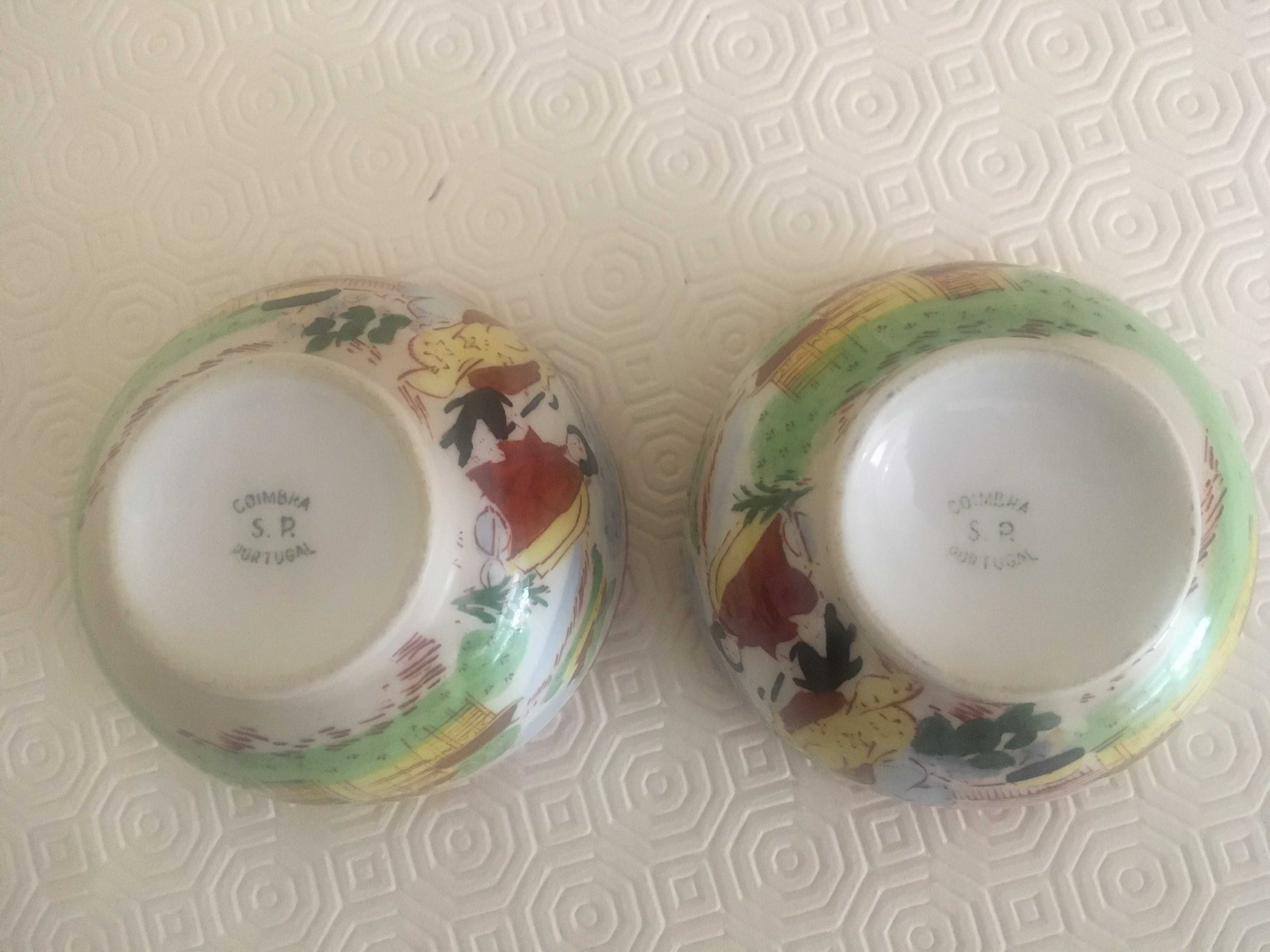 Taças antigas de porcelana, com motivos chineses