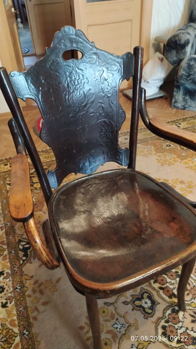 Антикварный стул