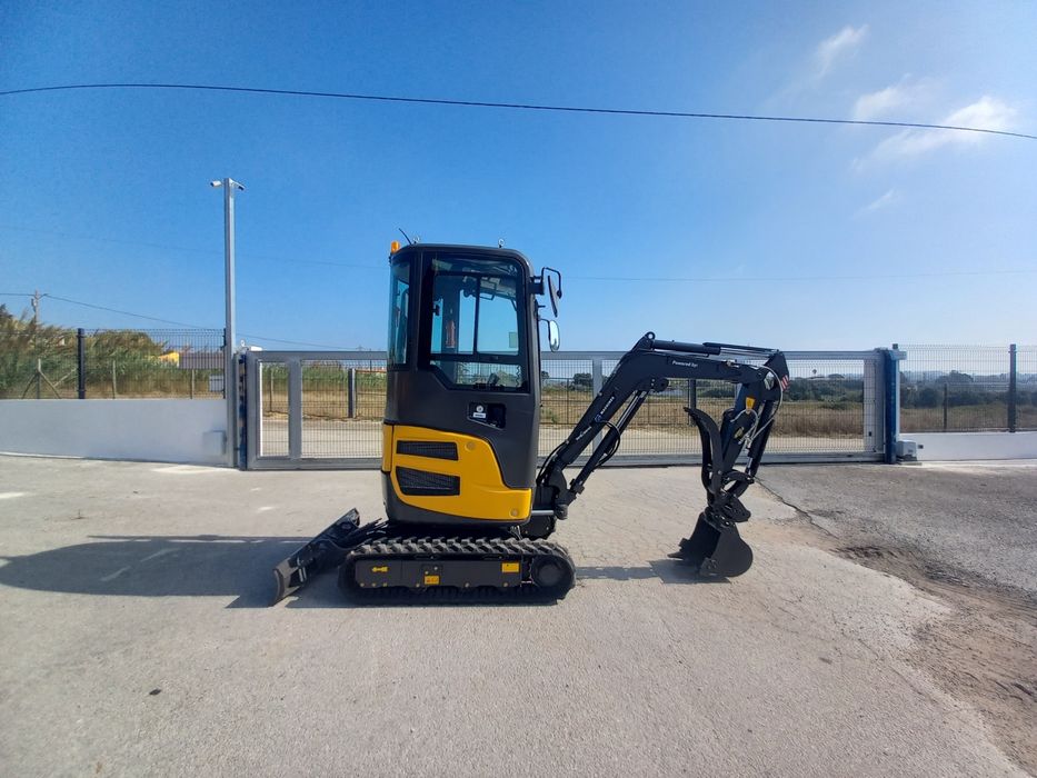 Mini Escavadora 2Ton com motor Yanmar

Nova 2025

Certificado CE
3 bal