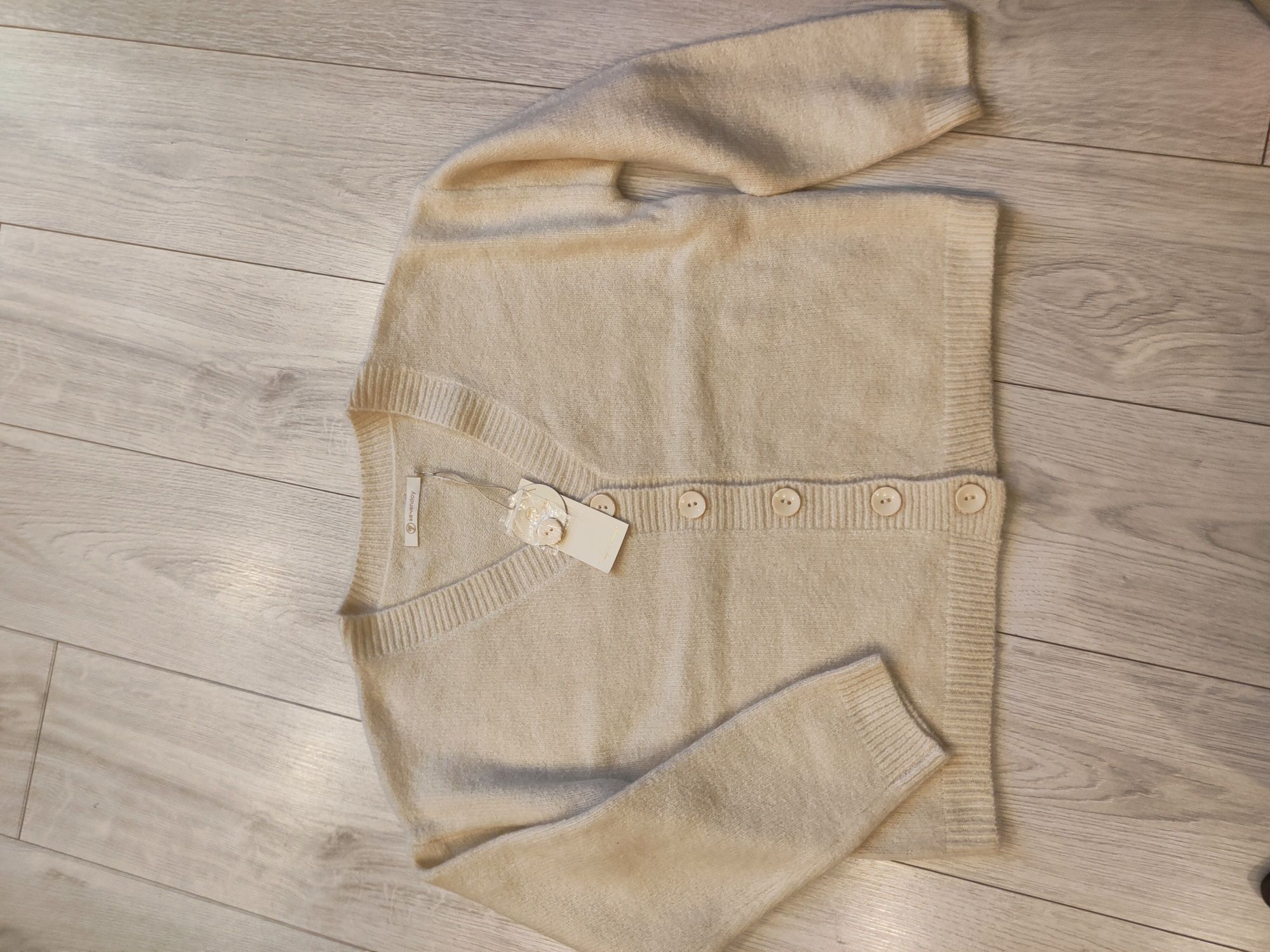 Sweter oversize guziki