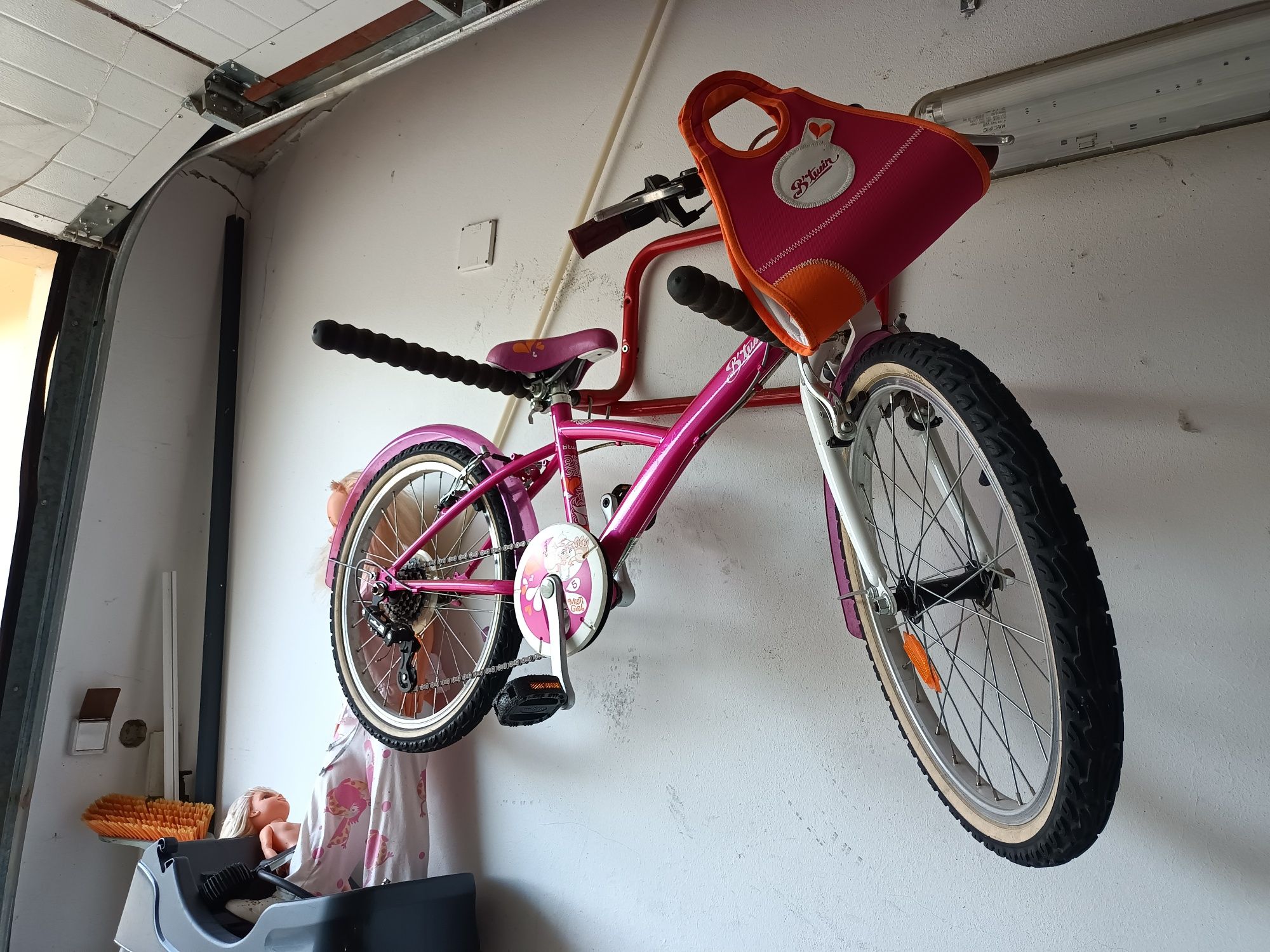 Bicicleta com pouco uso para menina