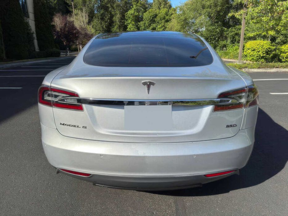Tesla Model S 85D      2015