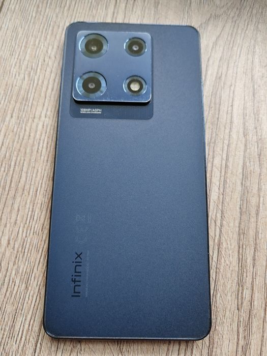 Infinix note 30 pro używany z oryginalna ładowarką i przewodem usbc