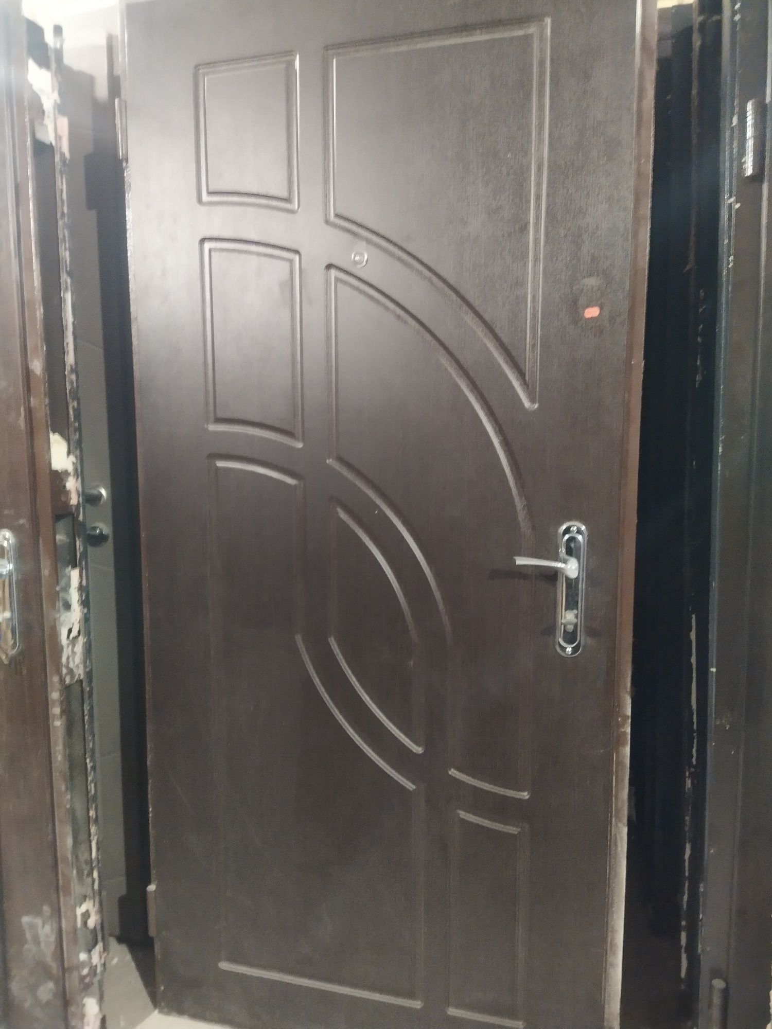 Вхідні двері з новобудов МДФ накладками