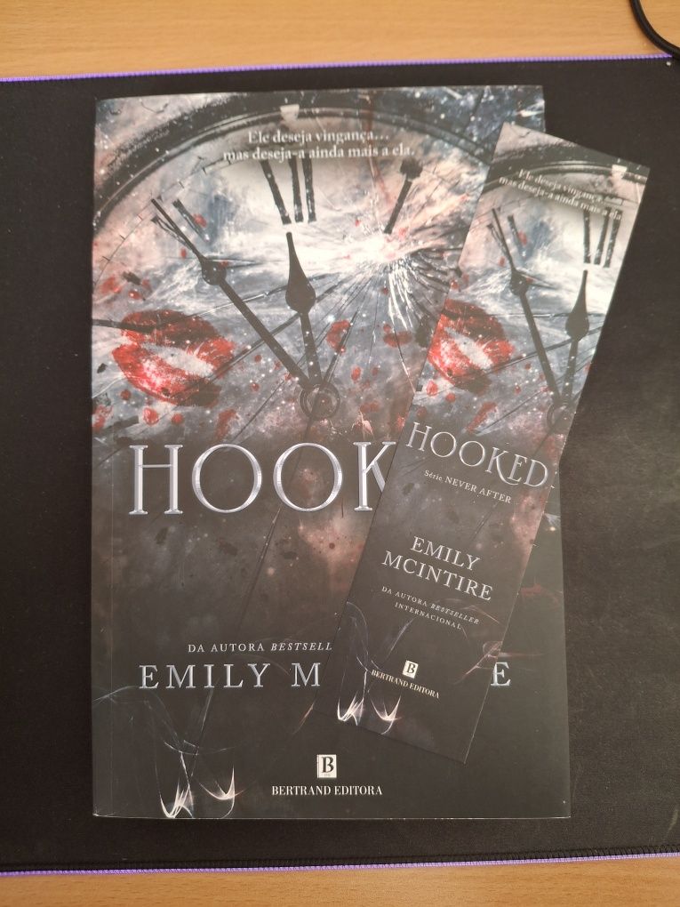 Livro Hooked de Emily Mcintire