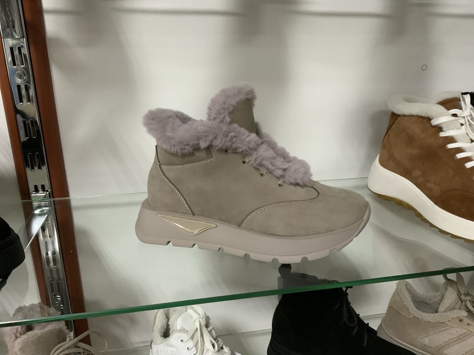 Женские  стильные зимние замшевые ботинки на шнурках жіночі черевики