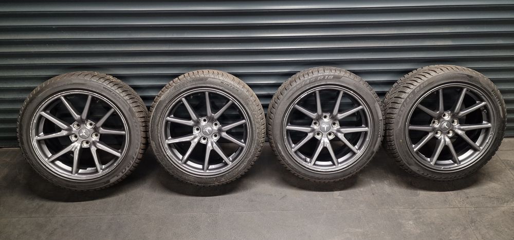 Koła zimowe TESLA 3  Pirelli Sottozero 235 45 R18