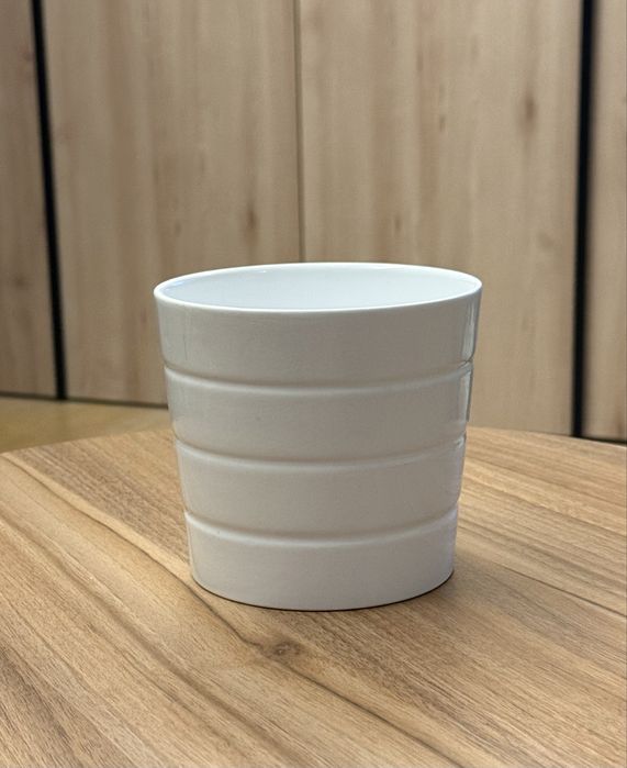 Biała osłonka na doniczkę IKEA