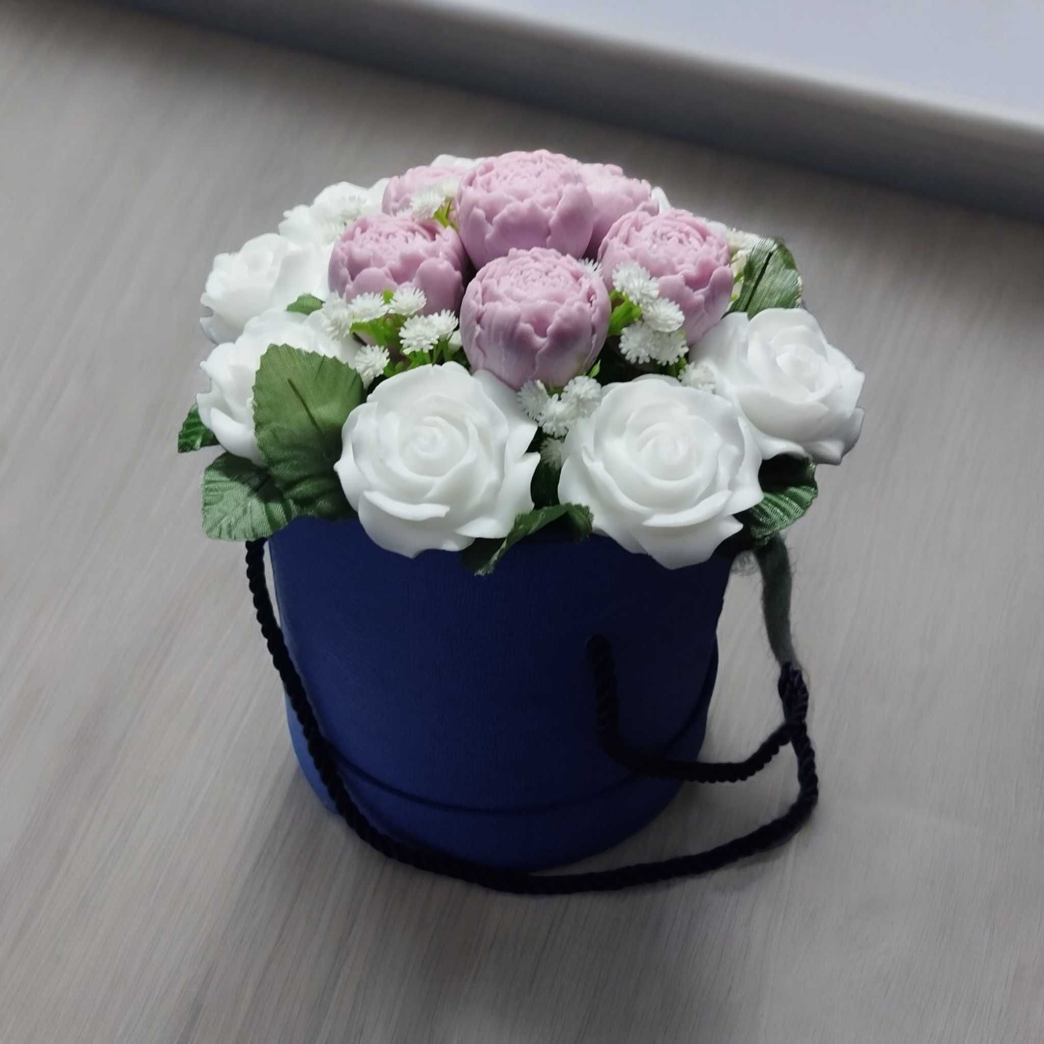 Kwiaty wykonane z ręcznie robionego mydła