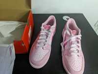 Buty sportowe Nike w kolorze różowym flaminga