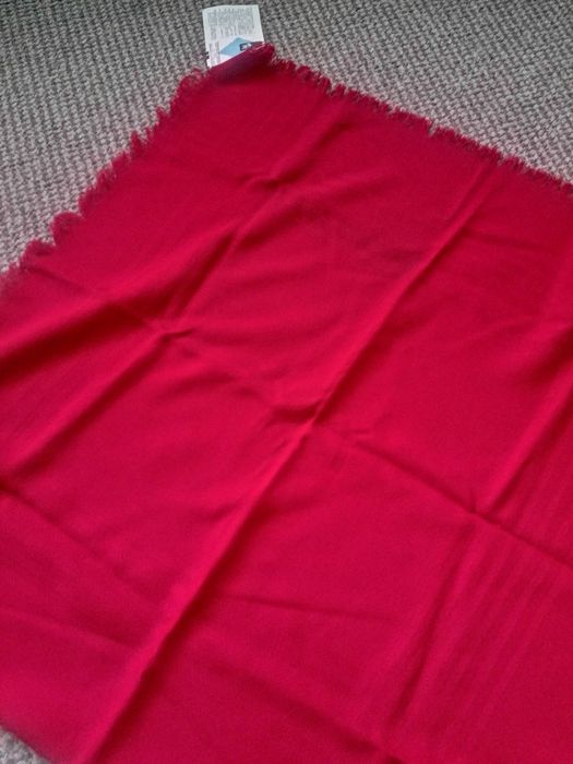 Czerwona chusta z anilany nowa