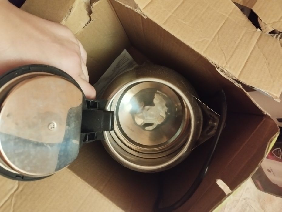 Електрочайник Wiren Liberton