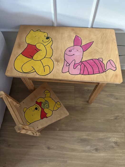 Drewniany stolik z krzesełkiem