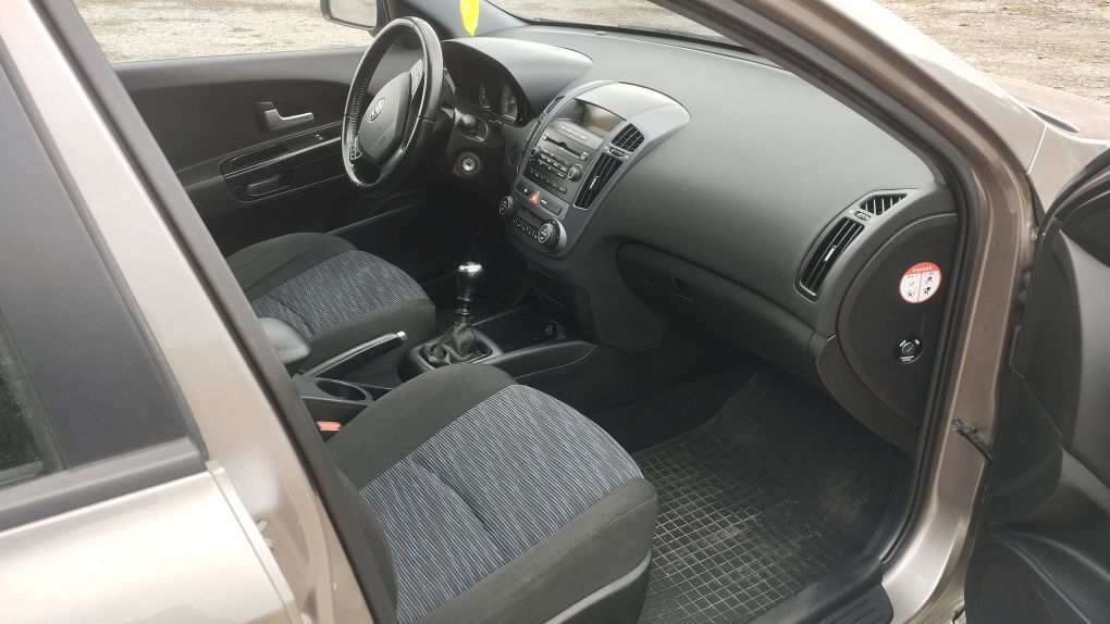 Kia Cee'd 1.4 Benzyna z 2009r klimatyzacja