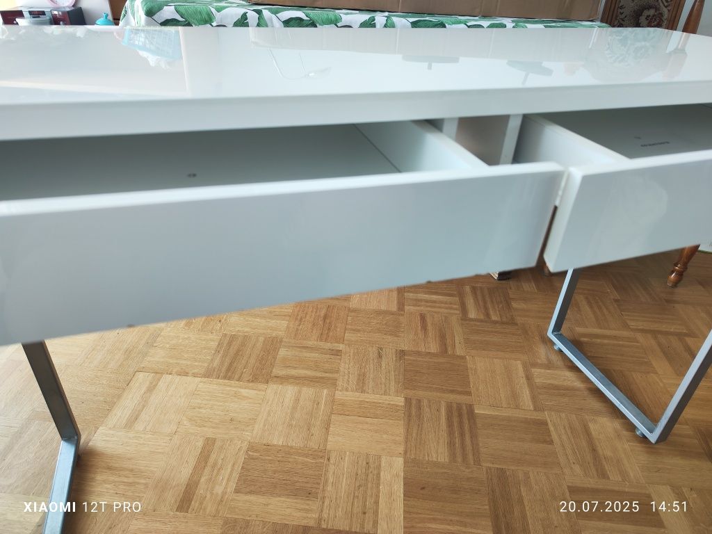 Stolik,biurko,toaletka Rezerwacja