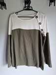 Dwukolorowy sweter damskinz guzikami ozdobnym 38 M
