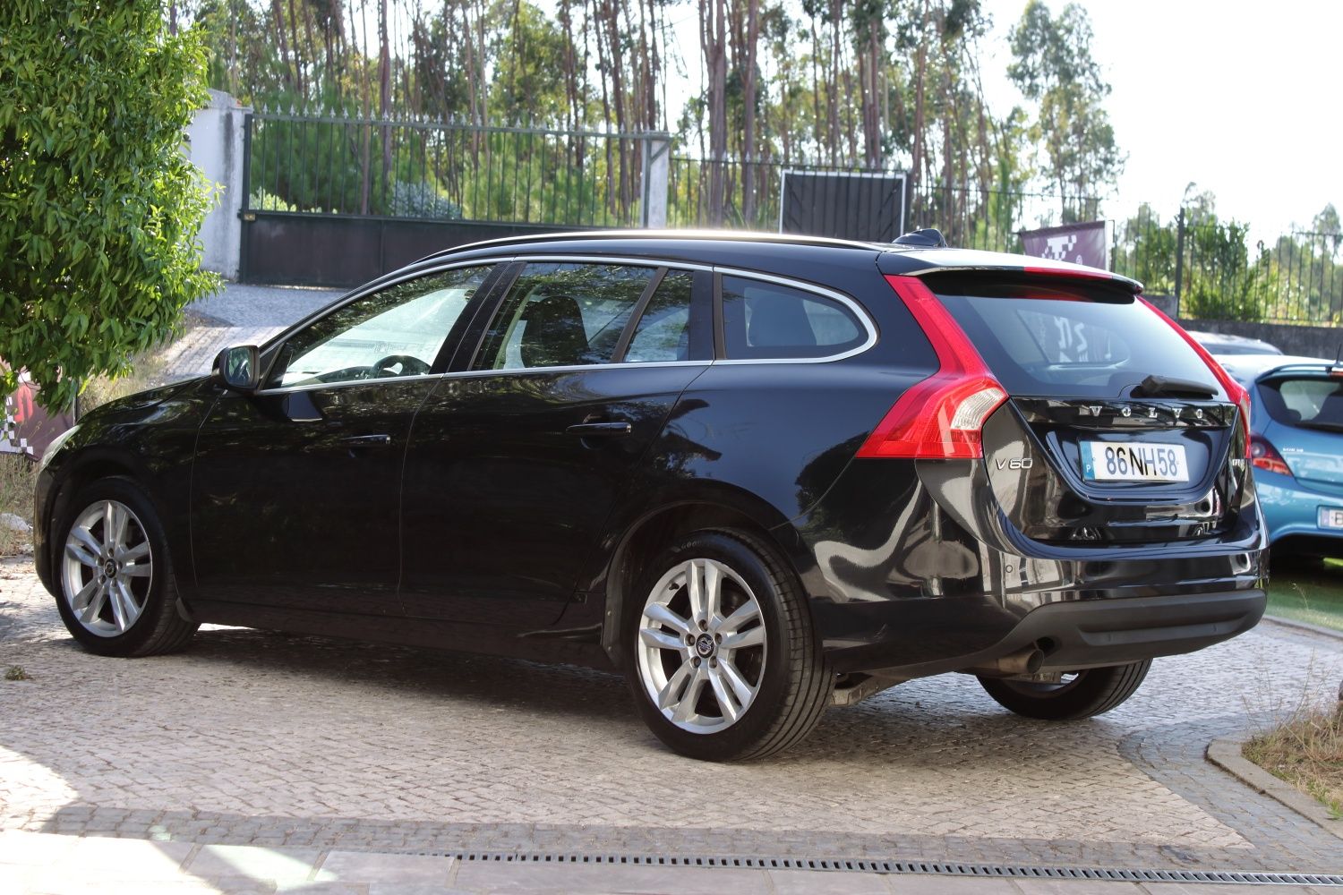 Volvo V60 1.6 D Momentum (180€/Mês)