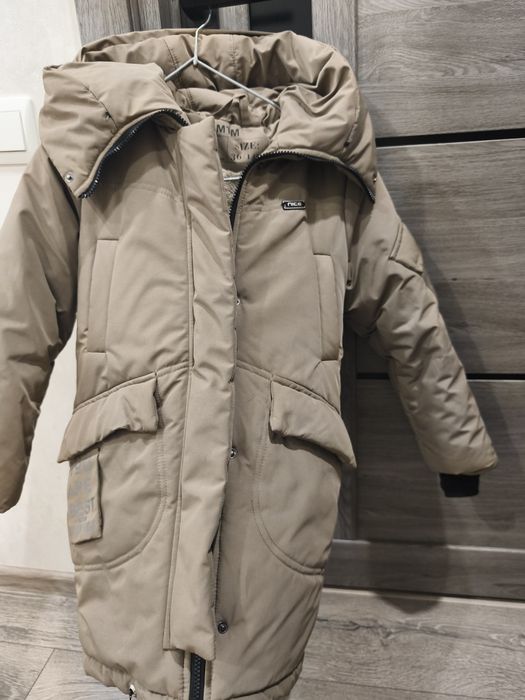 Зимове пальто для дівчинки.