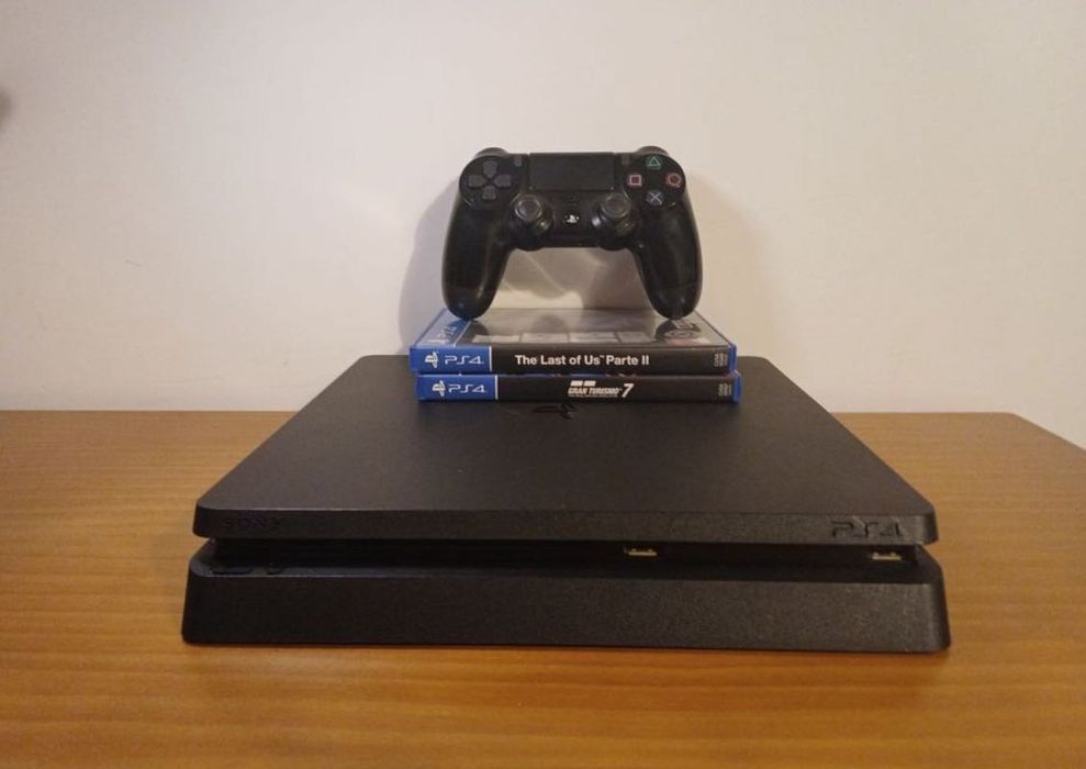 PlayStation 4 em excelente estado