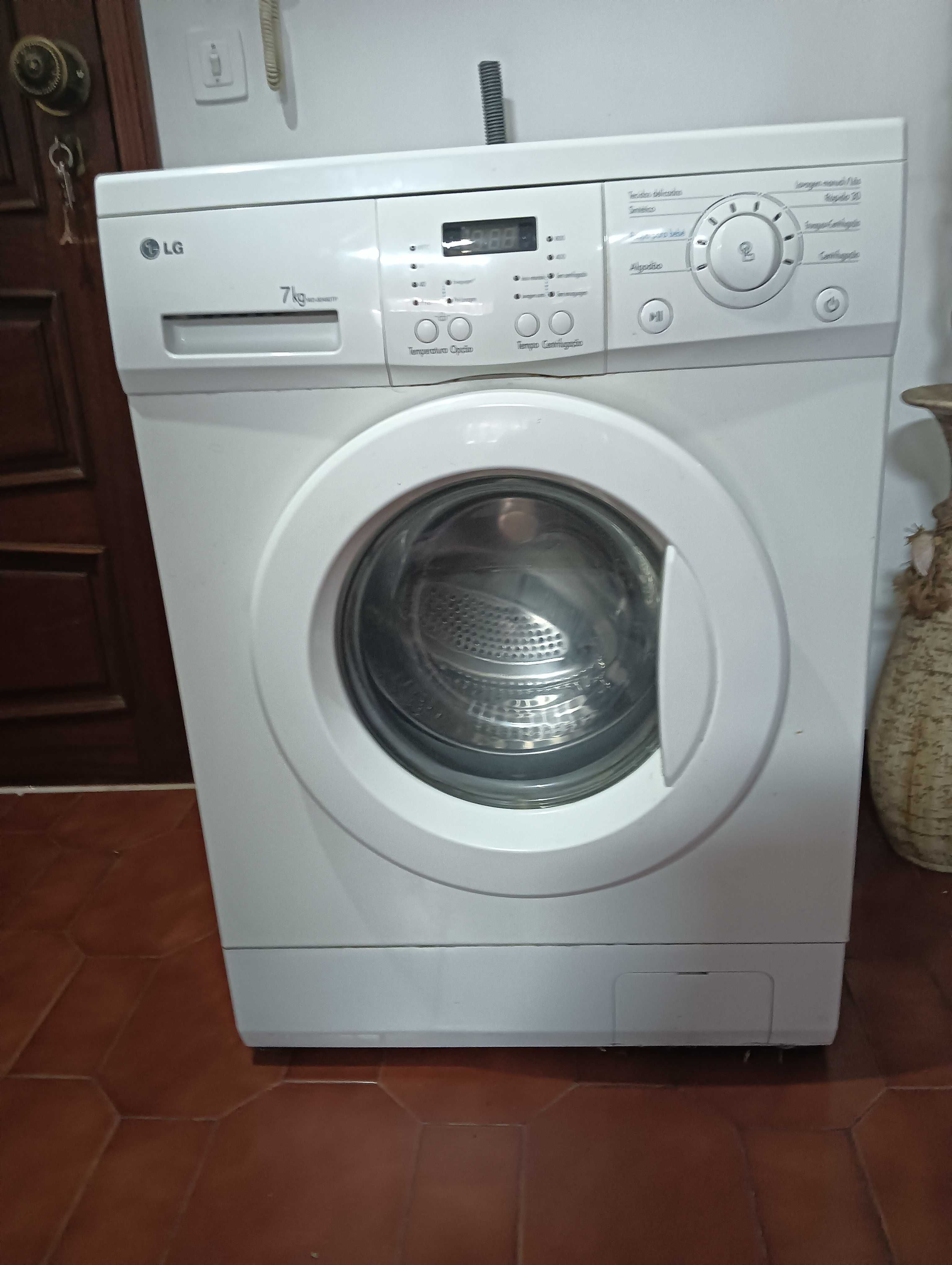 Máquina de lavar roupa LG
