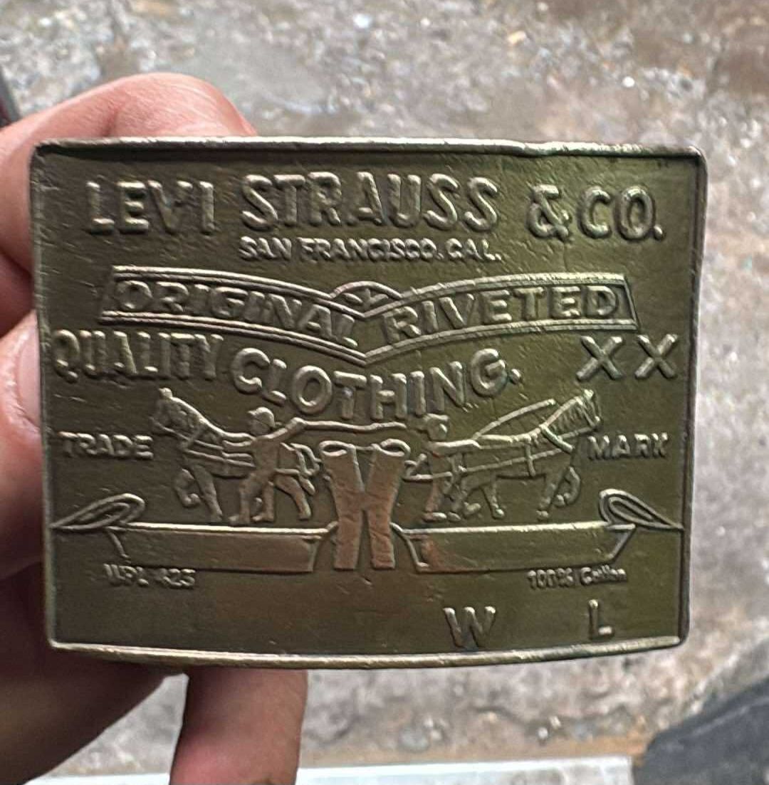 Klamra Levi's Strauss & CO