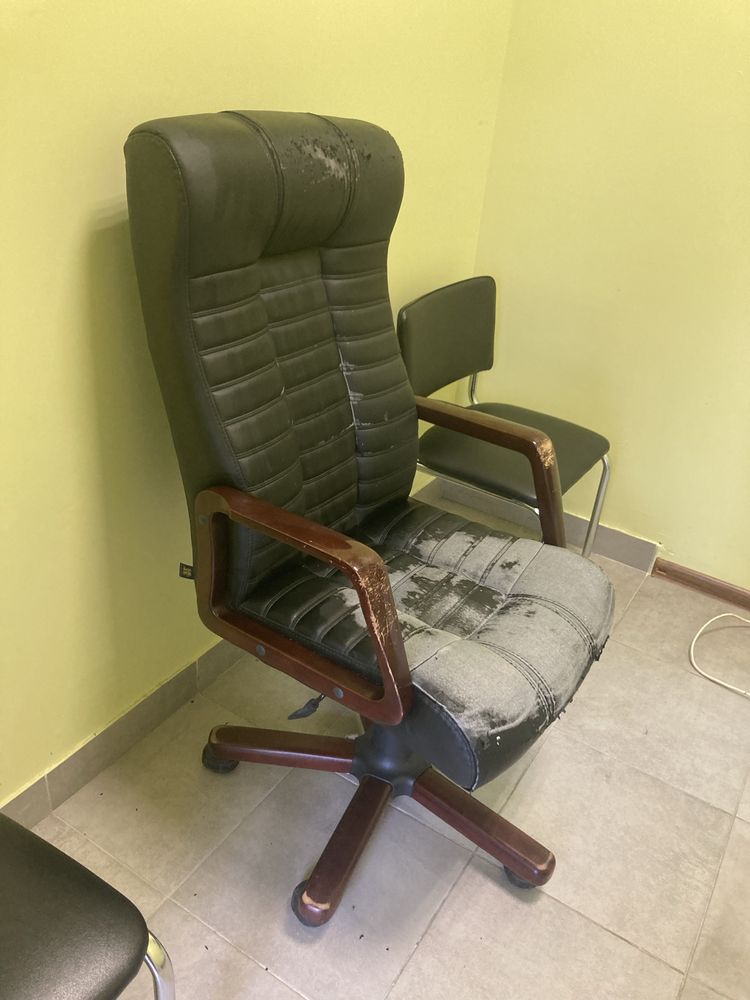 Крісло офісне
