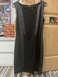 Czarna sukienka na zamek firmy Fresh Made