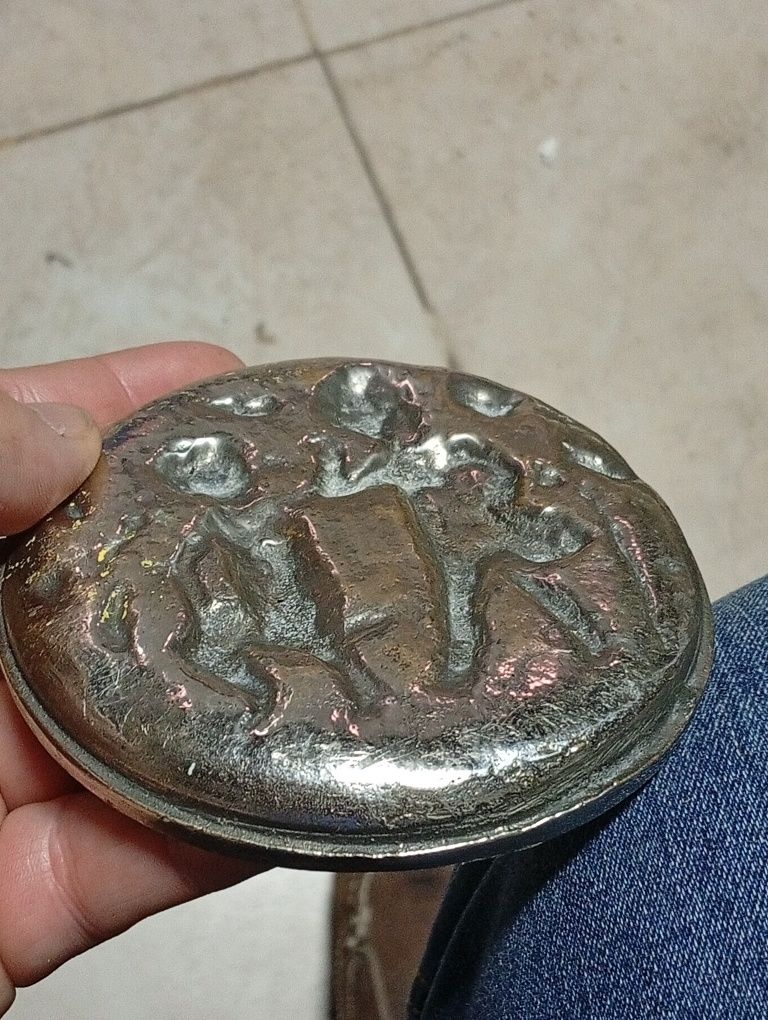 Medalha Grossa em Metal grosso com par Anjinhos