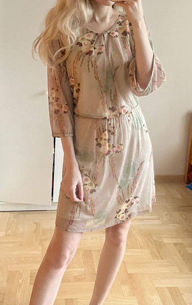Sukienka M we wzór beżowa elegancka wizytowa