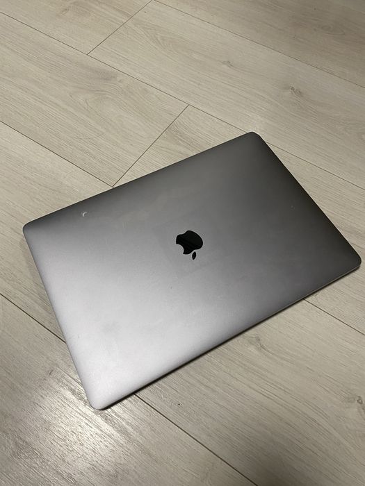 Macbook Pro 15” 2017 i7 3,1 GHz 16/512